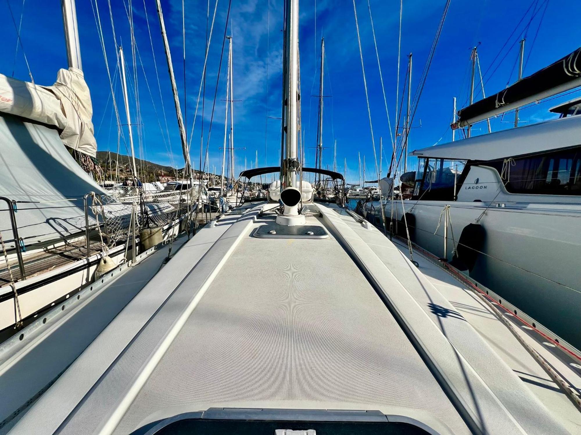 Magnific Sailboat Next To The Beach Bcn Badalona Extérieur photo